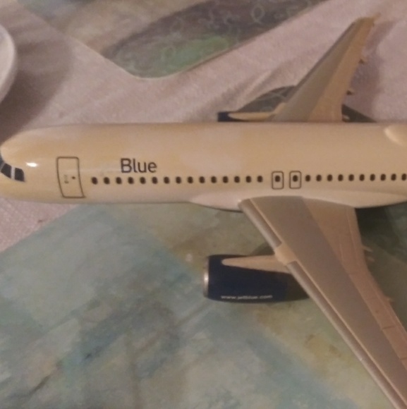 Mini air bus - Picture 1 of 4